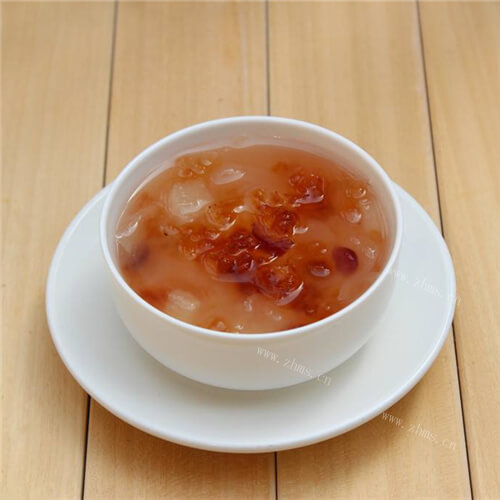 补气养血的桃胶银耳汤