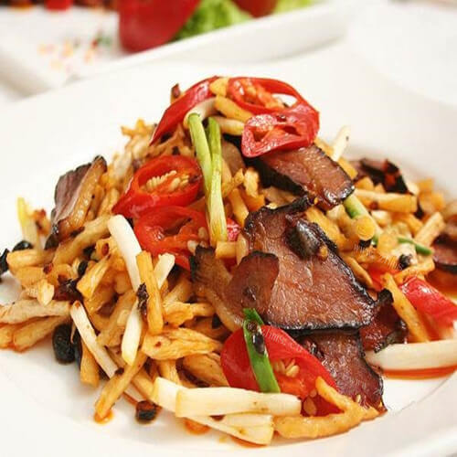 美味的腊肉焖豆豆