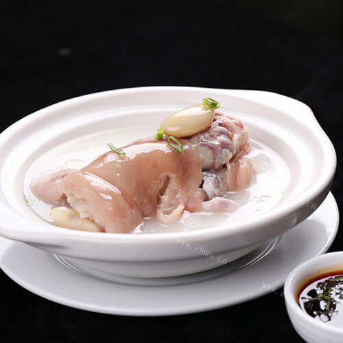 美味猪蹄豚鱼干汤