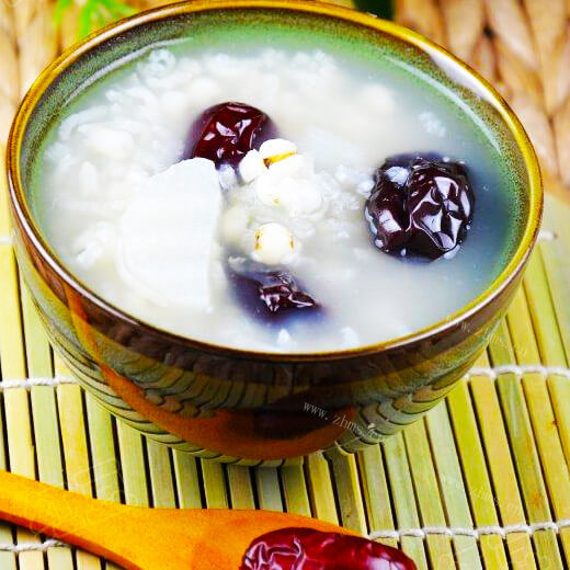 美味的莲枣薏仁粥