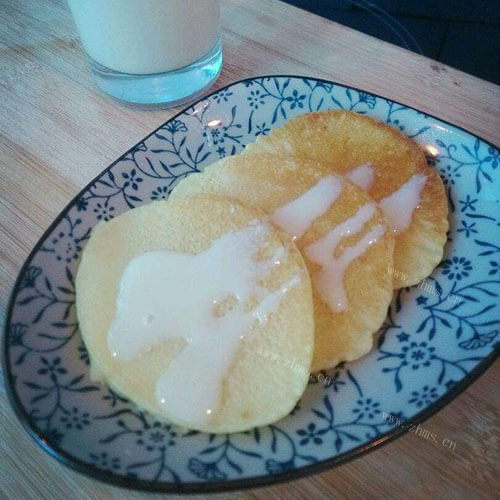 美味的柠香牛奶蛋饼