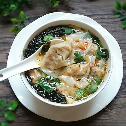 美味的胡萝卜猪肉大馄饨