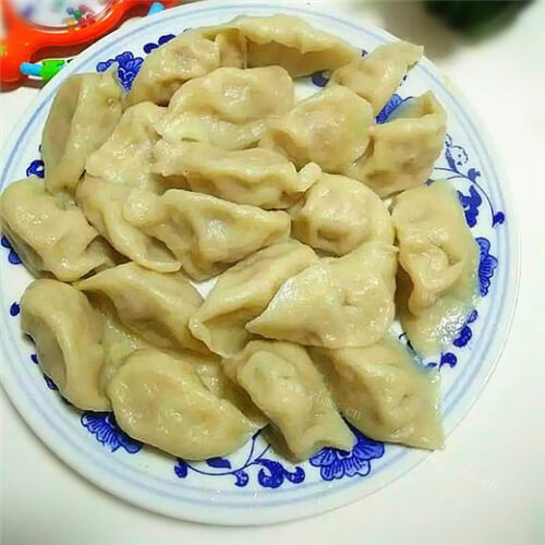 有妈妈味道的蒜黄肉饺子