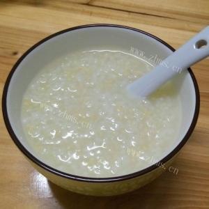 清淡的松子仁大米粥