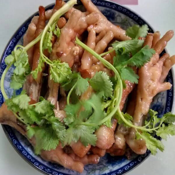 鲜嫩姬松茸白止焗鸡脚