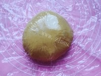 甜酥的中秋蛋黄月饼做法图解3)