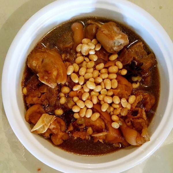 香辣美味的黄豆辣猪蹄