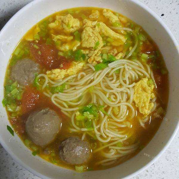 美味的皮肚牛肉鸡蛋面