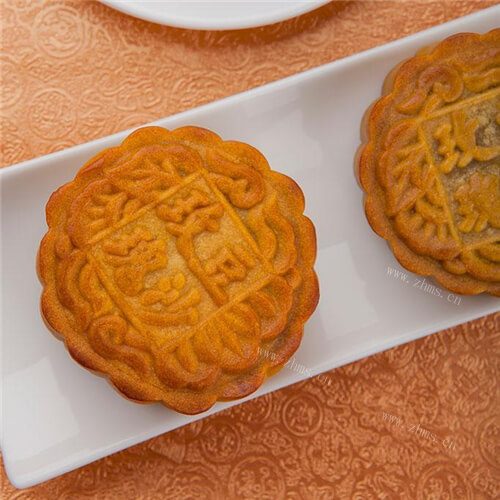 美味的枣泥豆沙月饼
