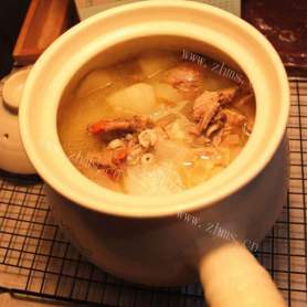 营养的冬瓜薏米墨鱼汤