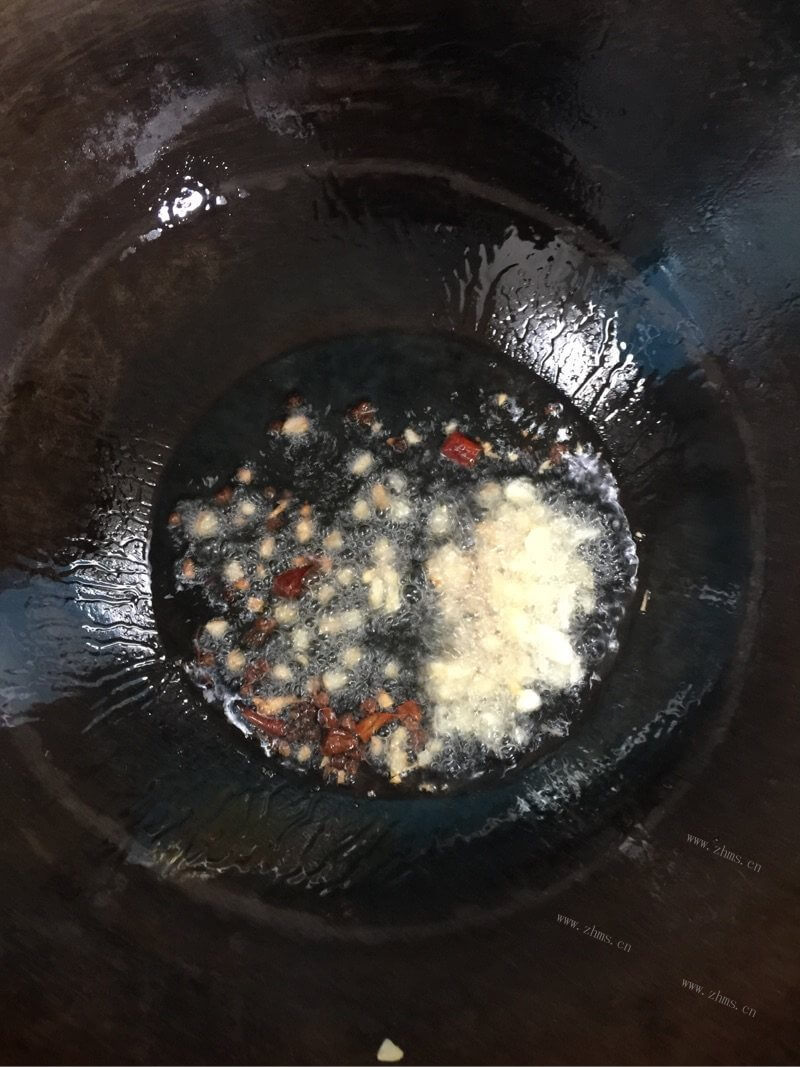 开胃泡椒白菜梗炒魔芋做法图解2)