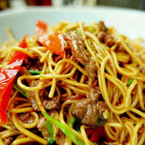 青椒牛肉炒面~家常菜肴