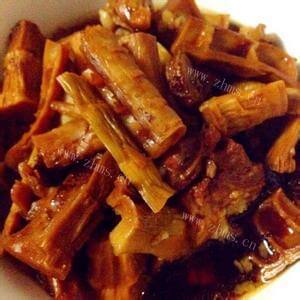 美味的笋干豆角烧肉