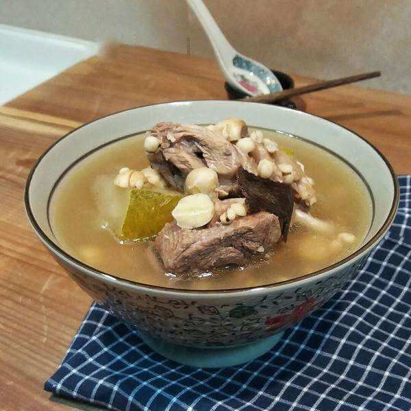 好喝的莲子土茯苓水鸭汤