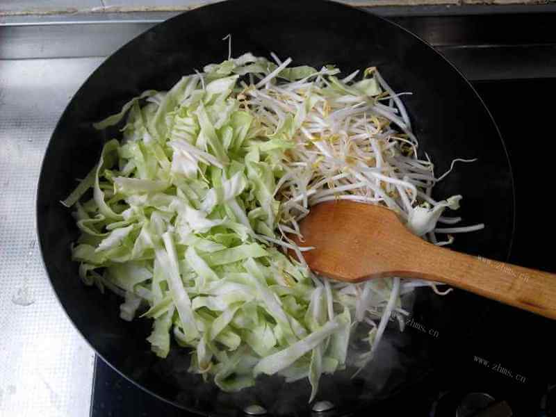 鲜爽的醋溜甘蓝豆芽菜做法图解5)