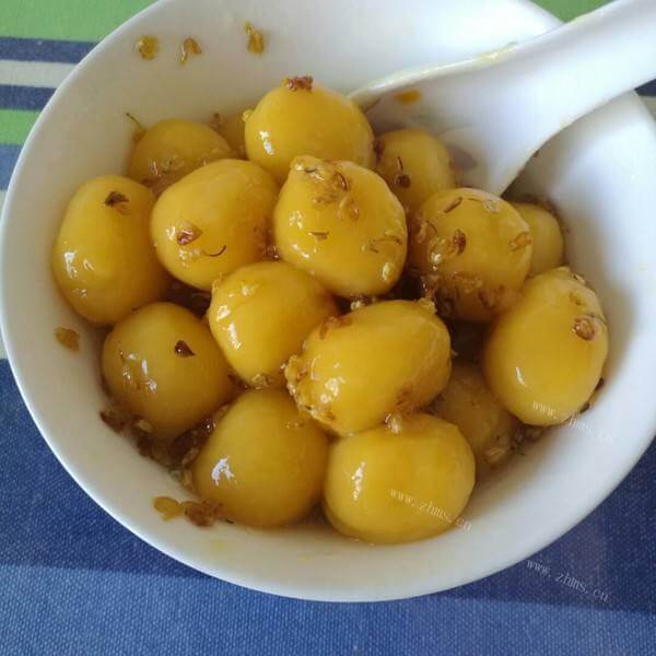 美味的南瓜玫瑰黑芝麻汤圆