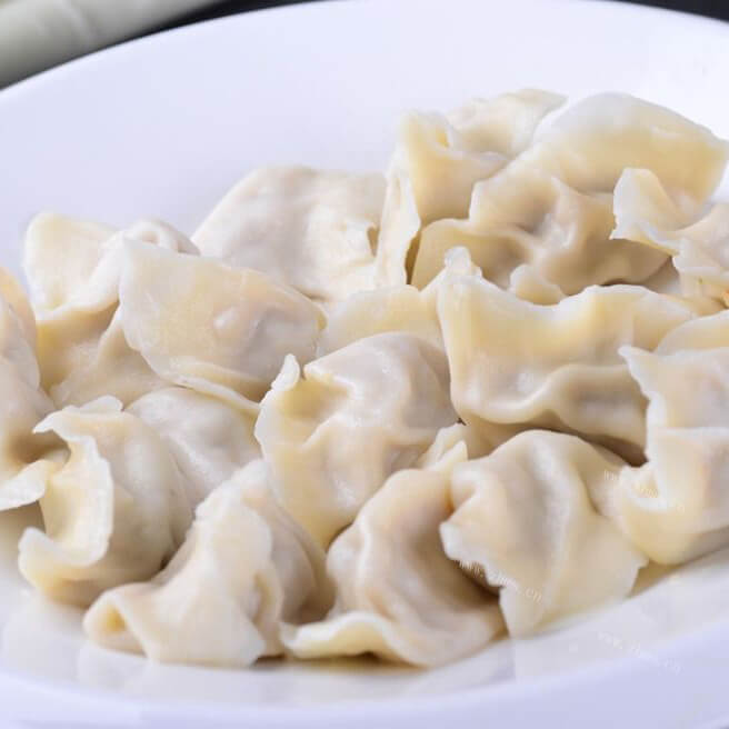 美味的茄子菠菜猪肉水饺