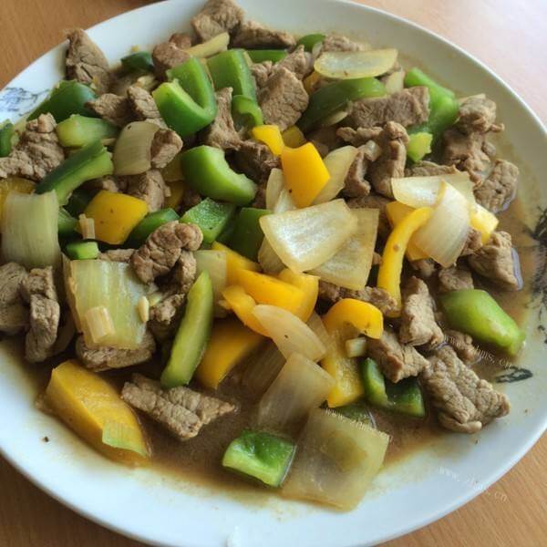 美味的黑椒牛柳蘑菇焗饭