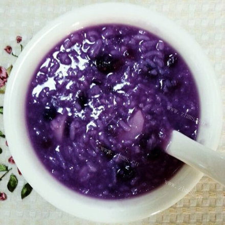 可口的紫薯山药百合小米粥