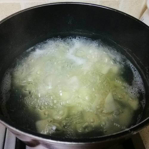 自制全世界简单的土豆浓汤做法图解4)