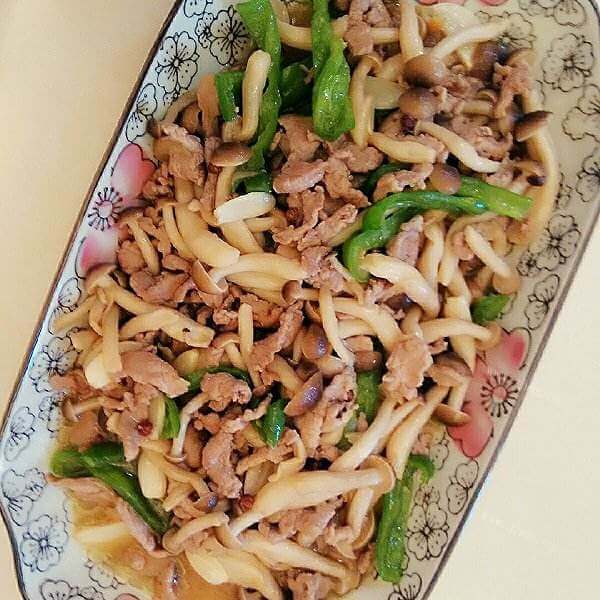 鲜美的靓汤蟹味菇