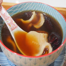 美味的红枣鱼胶茶