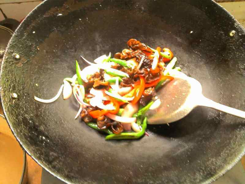美味农家回锅肉做法图解4)