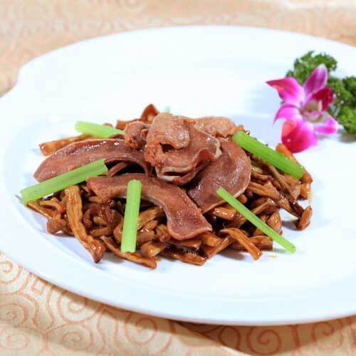 好吃的肉片杂菌菇