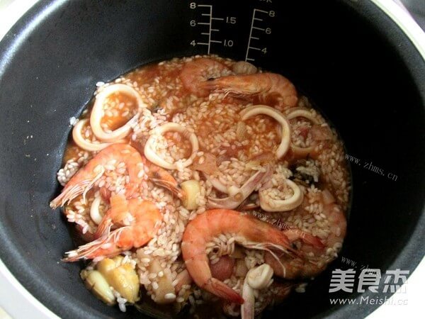 鲜甜海鲜鲍鱼饭做法图解8)
