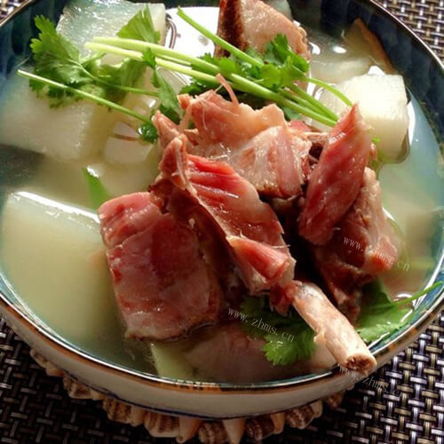 家庭腊排骨炖白萝卜 