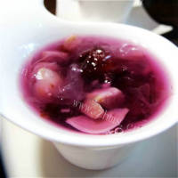 美味紫薯桃胶甜汤