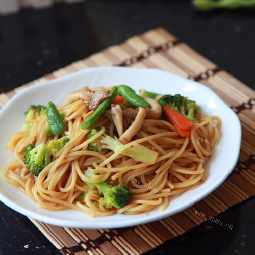 好吃的什锦火腿肠意面
