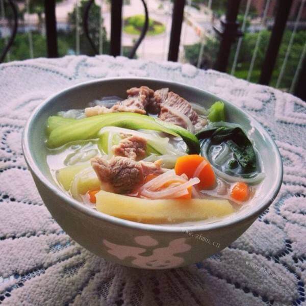 美味龙头鱼青菜煮米粉汤