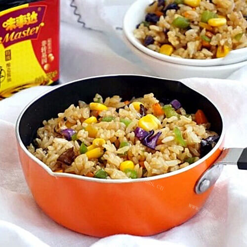 香喷五彩酱油素炒饭
