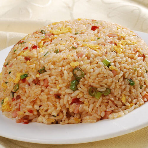 美味的香肠玉米蛋炒饭