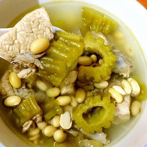好吃的猪肉苦瓜黄豆汤
