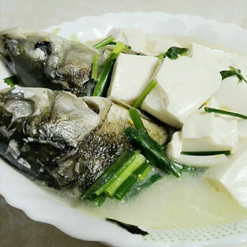 鲜美的白豆腐煮鲫鱼