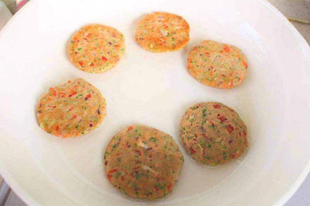 健康西蓝花鸡肉饼做法图解4)