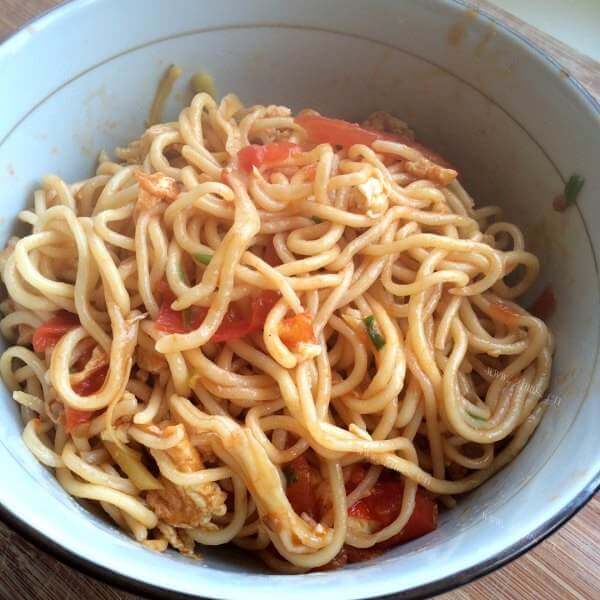 美味的葱香炒面