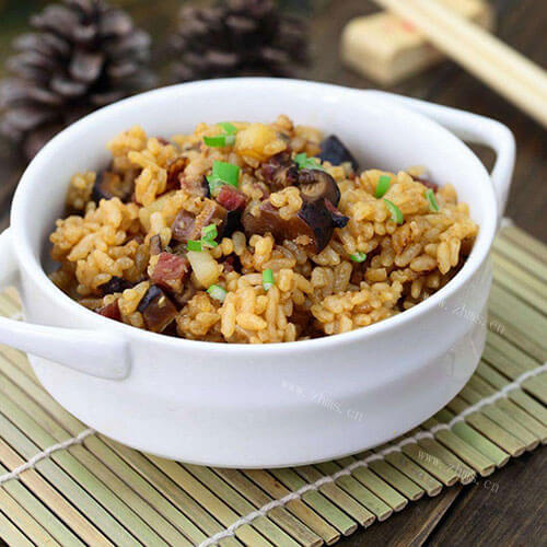 好吃的土豆腊肉焖饭