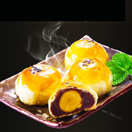 美味的红豆沙蛋黄酥