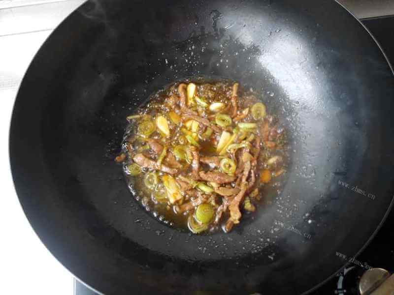 鲜爽的醋溜甘蓝豆芽菜做法图解4)