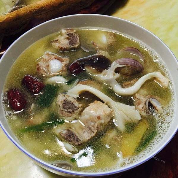 鲜美老鸭菌菇汤