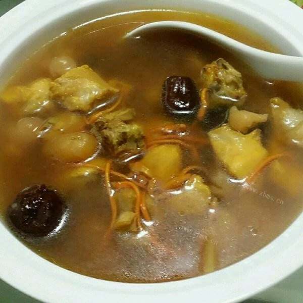鲜美的黑木耳红枣瘦肉汤