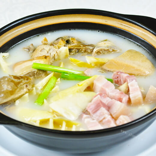 鲜香的咸肉河蚌炖春笋