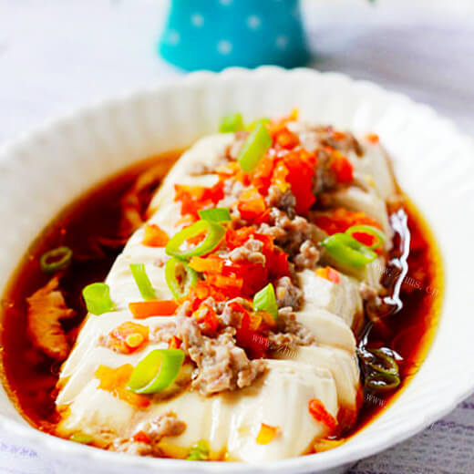美味的酸豆角肉末蒸豆腐
