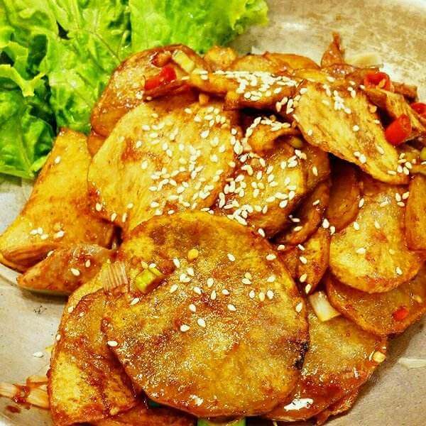 美味的腊香干锅土豆片