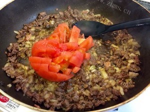 红酒牛肉意面做法图解5)