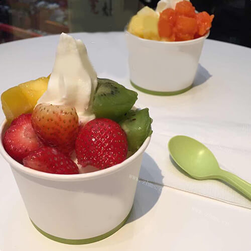 养生黄桃草莓牛奶羹