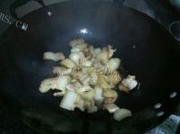 酸辣的五花肉炒鸡蛋做法图解4)